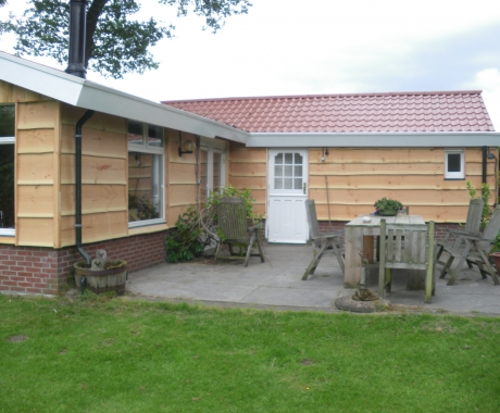 Woning voorzien van nieuw Douglas planken